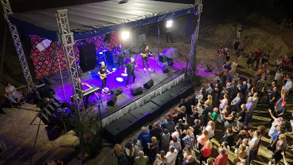 Odvoračka večer privukla brojne posjetitelje na kojoj je nastupili KUD-ovi, Branko Polić, Miroslav Škoro i Valentino band iz Požege