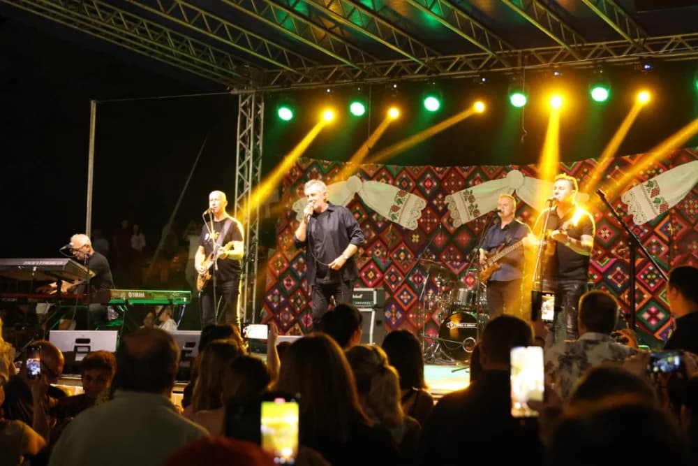 Odvoračka večer privukla brojne posjetitelje na kojoj je nastupili KUD-ovi, Branko Polić, Miroslav Škoro i Valentino band iz Požege