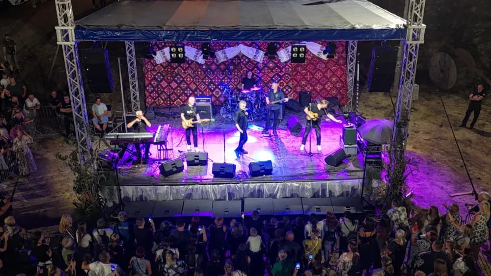 Odvoračka večer privukla brojne posjetitelje na kojoj je nastupili KUD-ovi, Branko Polić, Miroslav Škoro i Valentino band iz Požege