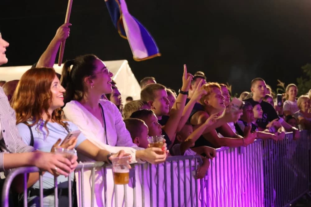 Odvoračka večer privukla brojne posjetitelje na kojoj je nastupili KUD-ovi, Branko Polić, Miroslav Škoro i Valentino band iz Požege