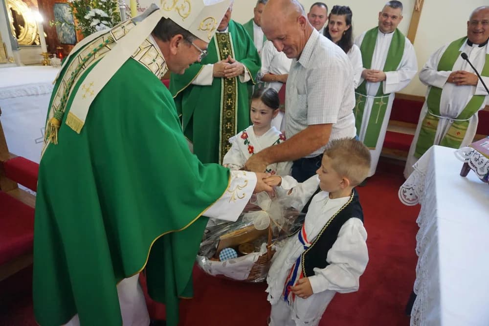 Proslava 330. obljetnice osnutka Župe Dubočac: ʼBudite svjedoci kako se vjera hrani i živi u Crkvi i s Crkvomʼ