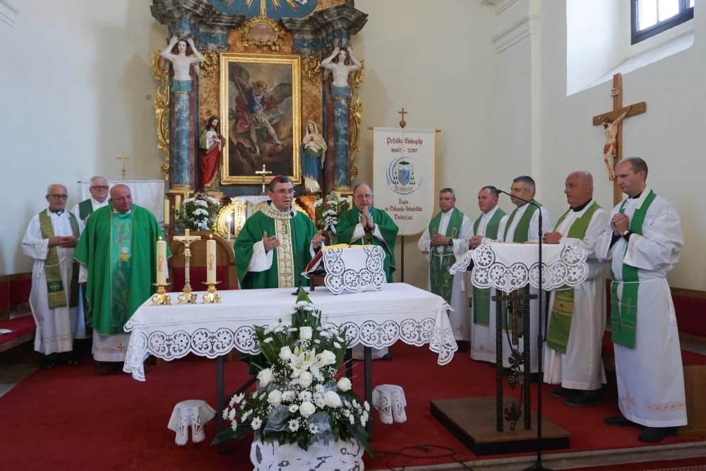 Proslava 330. obljetnice osnutka Župe Dubočac: ʼBudite svjedoci kako se vjera hrani i živi u Crkvi i s Crkvomʼ