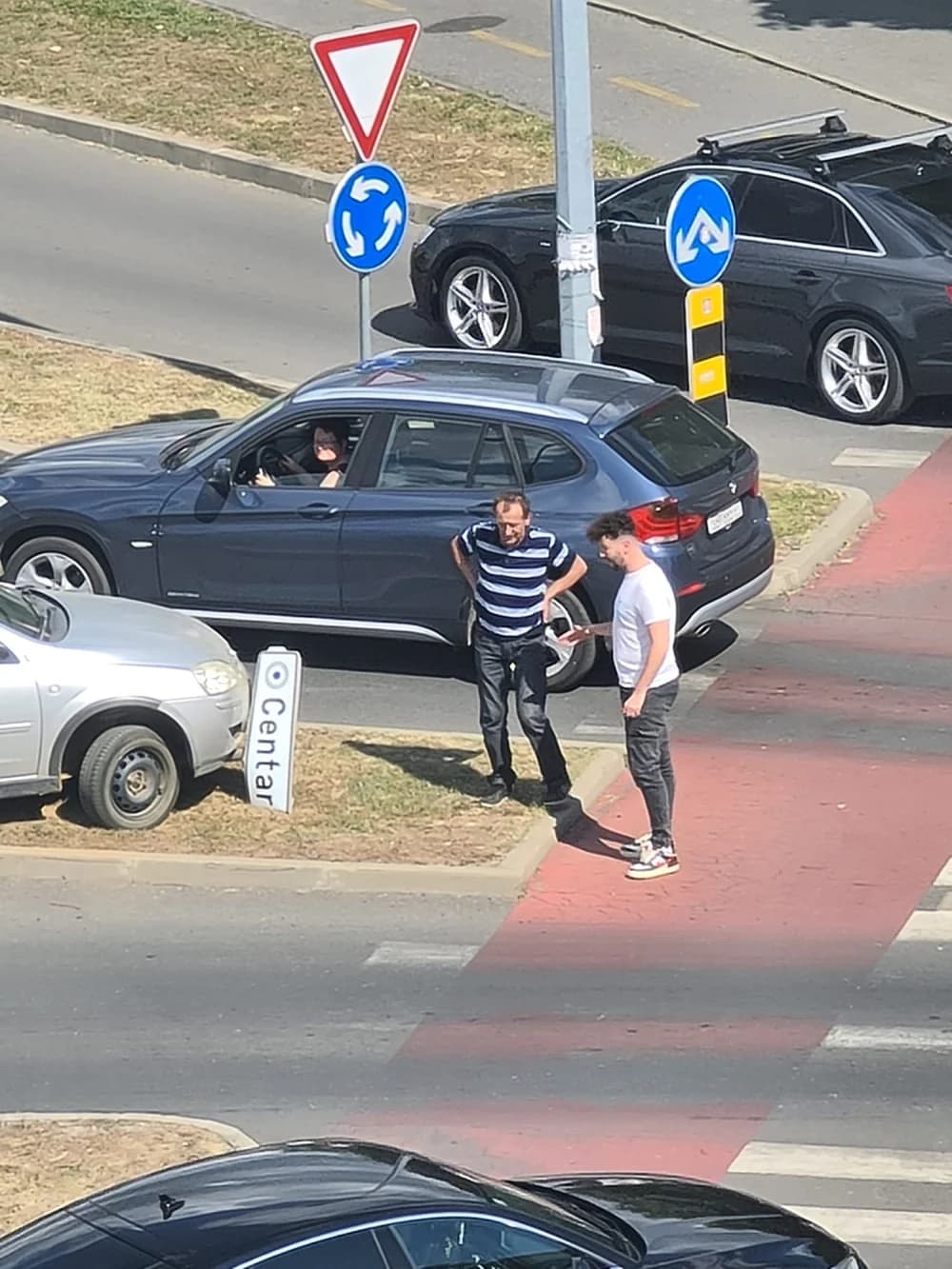 Pažnje nikad dovoljno: Opet prometna u centru Sl. Broda