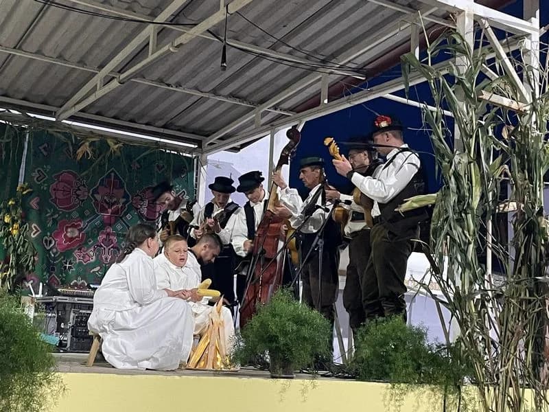 ODRŽANA 16.KUKURUZIJADA U GORNJIM ANDRIJEVCIMA: Miris kuhanih kukuruza i pečenjaka, u čast tradiciji i zajedništvu