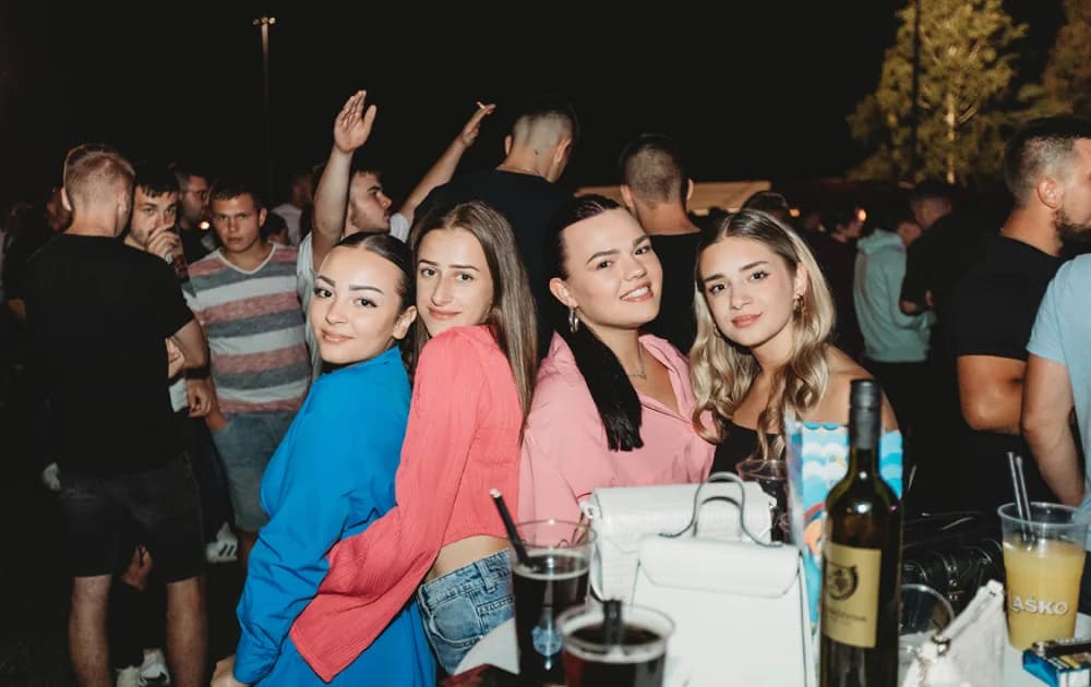 [NAJAVA] VETOVAČKO LJETO 2024.: Ulaznice za veliki koncert Ace Lukasa dostupne su u požeškom Clubu Saloon i sustavu Eventim