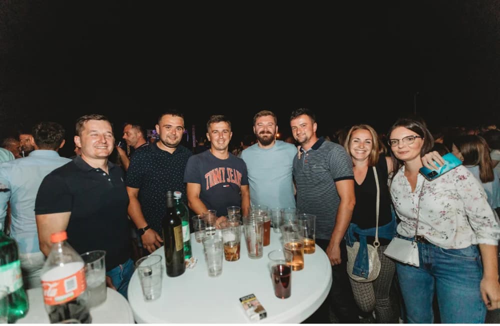 [NAJAVA] VETOVAČKO LJETO 2024.: Ulaznice za veliki koncert Ace Lukasa dostupne su u požeškom Clubu Saloon i sustavu Eventim