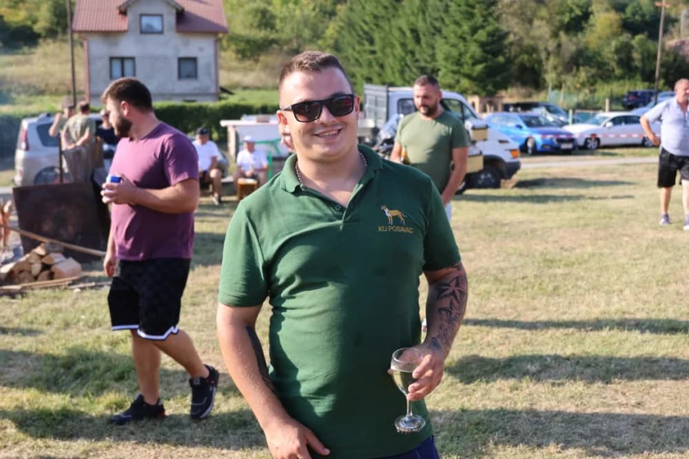 (FOTOGALERIJA) Održana gastronomsko-turistička manifestacija u Lovčiću: 30-ak ekipa pokazale svoja umijeća u pečenju slasne delicije