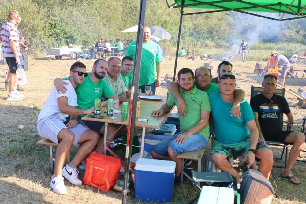 (FOTOGALERIJA) Održana gastronomsko-turistička manifestacija u Lovčiću: 30-ak ekipa pokazale svoja umijeća u pečenju slasne delicije