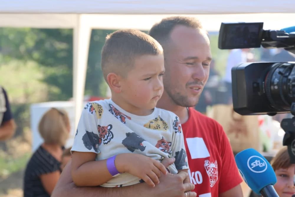 (FOTOGALERIJA) Održana gastronomsko-turistička manifestacija u Lovčiću: 30-ak ekipa pokazale svoja umijeća u pečenju slasne delicije