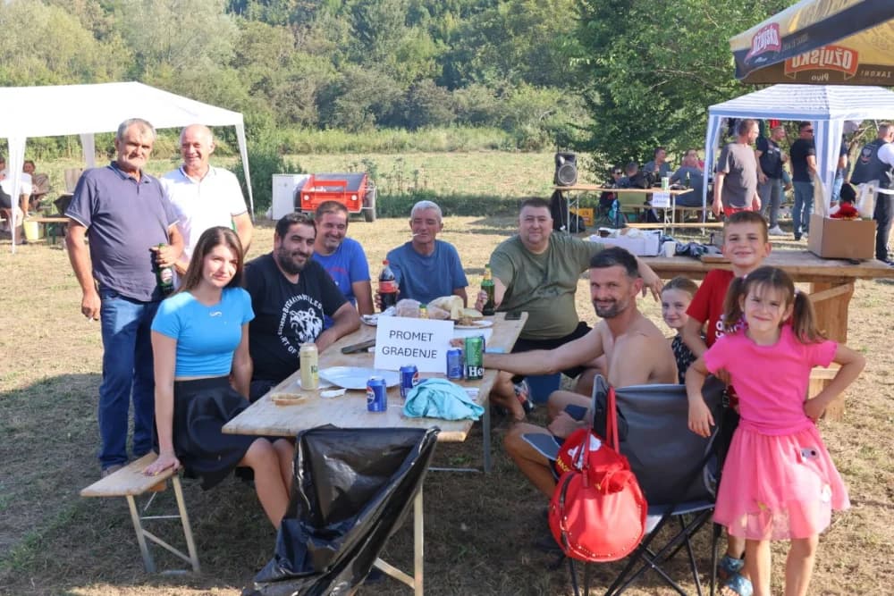 (FOTOGALERIJA) Održana gastronomsko-turistička manifestacija u Lovčiću: 30-ak ekipa pokazale svoja umijeća u pečenju slasne delicije