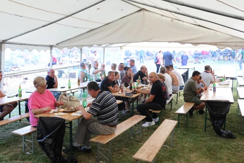 (FOTOGALERIJA) Održana gastronomsko-turistička manifestacija u Lovčiću: 30-ak ekipa pokazale svoja umijeća u pečenju slasne delicije