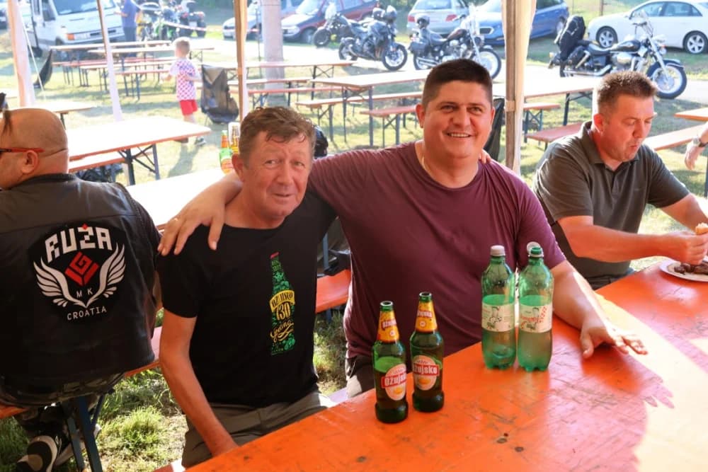 (FOTOGALERIJA) Održana gastronomsko-turistička manifestacija u Lovčiću: 30-ak ekipa pokazale svoja umijeća u pečenju slasne delicije