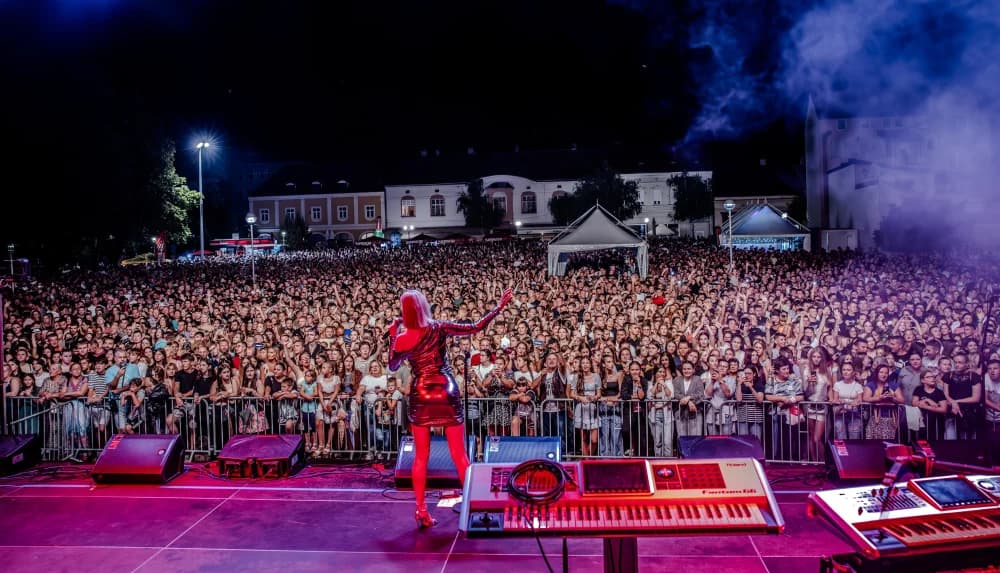 POGLEDAJTE FOPOGLEDAJTE FOTKE: Ovo možemo samo mi! Još jedan spektakl u N. Gradiški