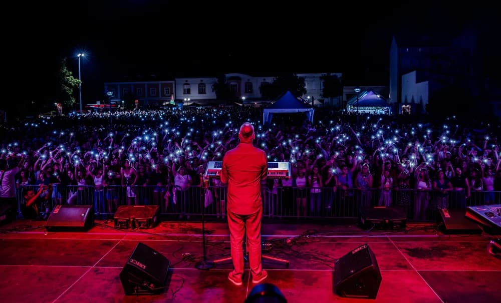 POGLEDAJTE FOPOGLEDAJTE FOTKE: Ovo možemo samo mi! Još jedan spektakl u N. Gradiški