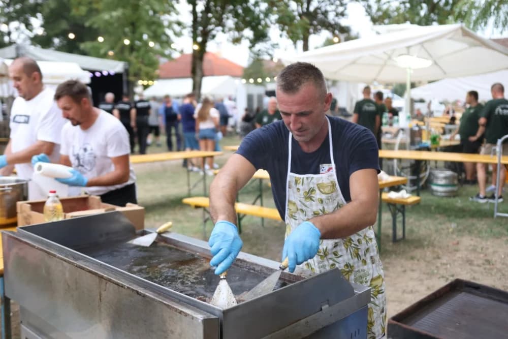 Najbolji čobanac skuhao Mladen Stipetić iz Brodskog Stupnika, drugi je bio Nikola Tomašević, a treći Josip Jurčić