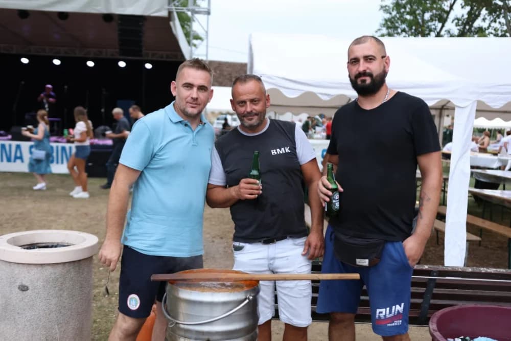 Najbolji čobanac skuhao Mladen Stipetić iz Brodskog Stupnika, drugi je bio Nikola Tomašević, a treći Josip Jurčić