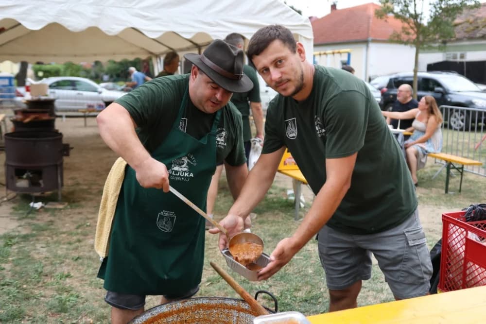 Najbolji čobanac skuhao Mladen Stipetić iz Brodskog Stupnika, drugi je bio Nikola Tomašević, a treći Josip Jurčić