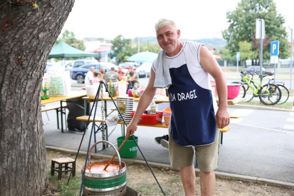 Najbolji čobanac skuhao Mladen Stipetić iz Brodskog Stupnika, drugi je bio Nikola Tomašević, a treći Josip Jurčić