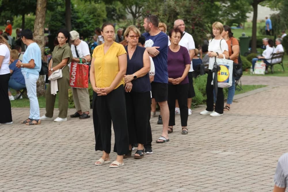 HODOČAŠĆE U VOĆIN: Euharistijskim slvljem i zavjetnom procesijom proslavljena Nebeska Majka