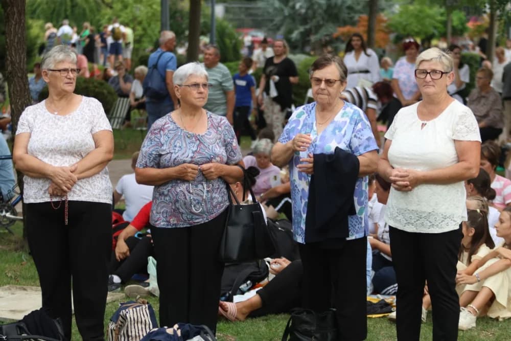HODOČAŠĆE U VOĆIN: Euharistijskim slvljem i zavjetnom procesijom proslavljena Nebeska Majka