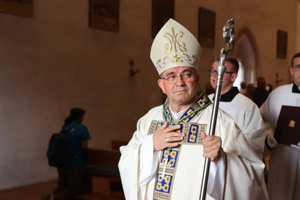 HODOČAŠĆE U VOĆIN: Euharistijskim slvljem i zavjetnom procesijom proslavljena Nebeska Majka