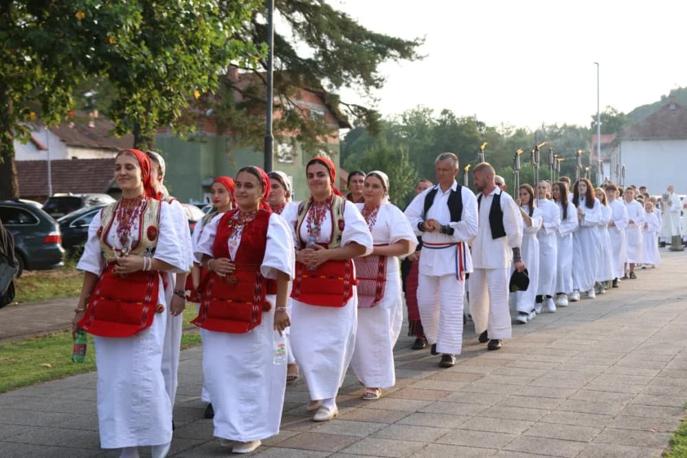 HODOČAŠĆE U VOĆIN: Euharistijskim slvljem i zavjetnom procesijom proslavljena Nebeska Majka