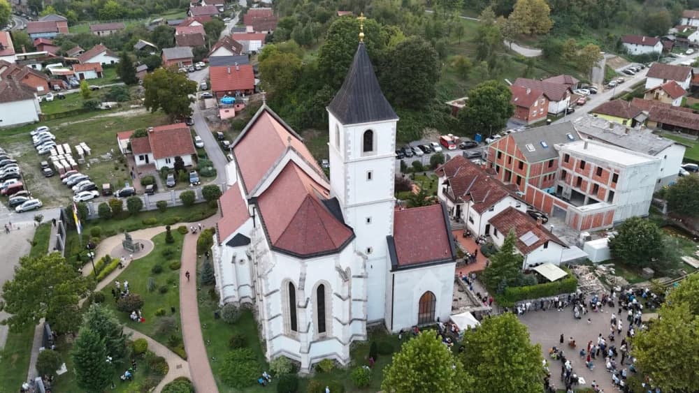 HODOČAŠĆE U VOĆIN: Euharistijskim slvljem i zavjetnom procesijom proslavljena Nebeska Majka