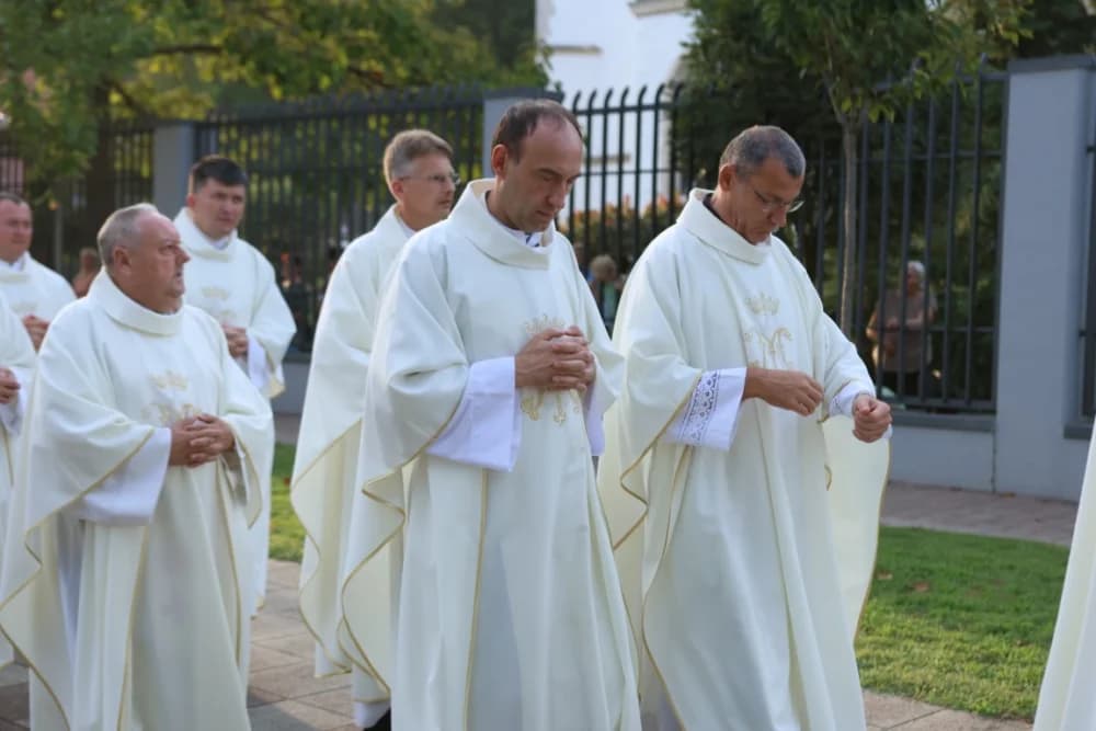 HODOČAŠĆE U VOĆIN: Euharistijskim slvljem i zavjetnom procesijom proslavljena Nebeska Majka