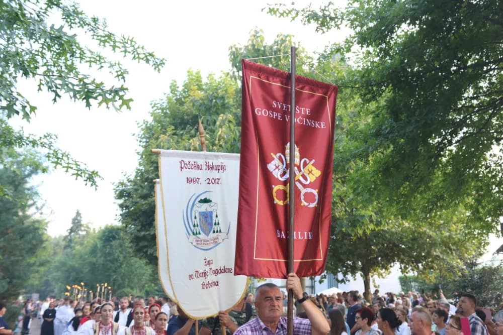 HODOČAŠĆE U VOĆIN: Euharistijskim slvljem i zavjetnom procesijom proslavljena Nebeska Majka