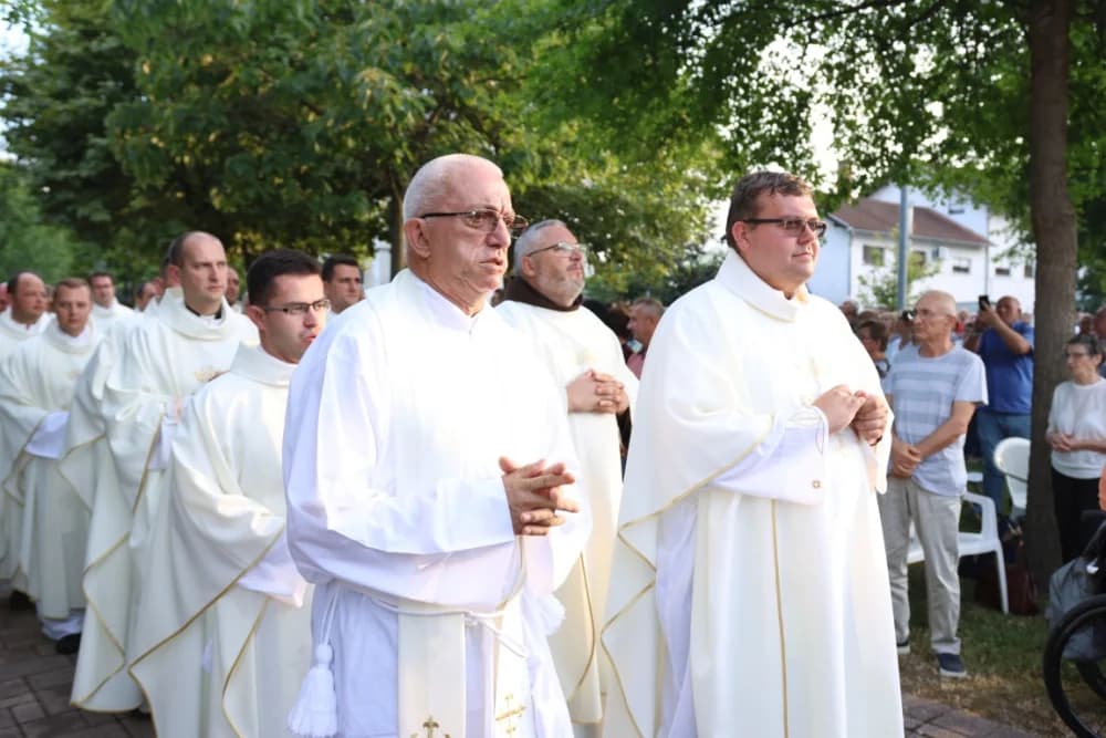 HODOČAŠĆE U VOĆIN: Euharistijskim slvljem i zavjetnom procesijom proslavljena Nebeska Majka