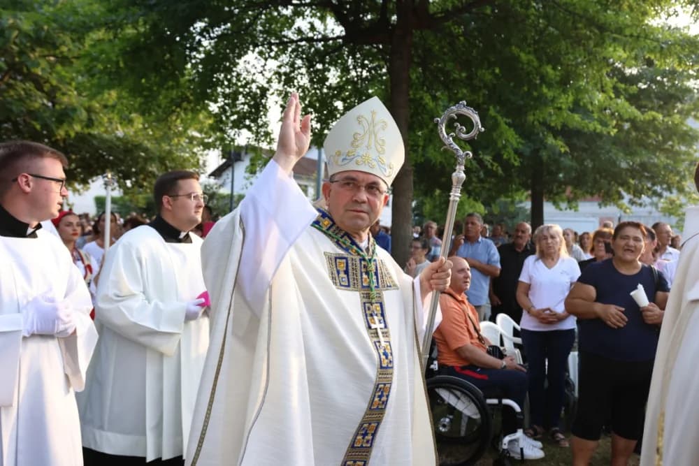 HODOČAŠĆE U VOĆIN: Euharistijskim slvljem i zavjetnom procesijom proslavljena Nebeska Majka
