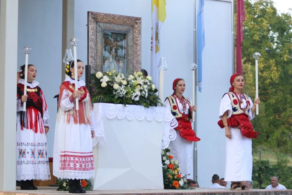 HODOČAŠĆE U VOĆIN: Euharistijskim slvljem i zavjetnom procesijom proslavljena Nebeska Majka