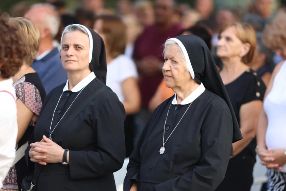 HODOČAŠĆE U VOĆIN: Euharistijskim slvljem i zavjetnom procesijom proslavljena Nebeska Majka