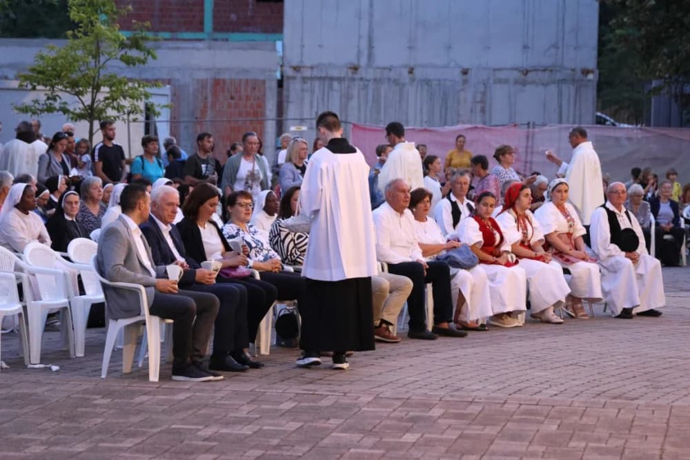 HODOČAŠĆE U VOĆIN: Euharistijskim slvljem i zavjetnom procesijom proslavljena Nebeska Majka