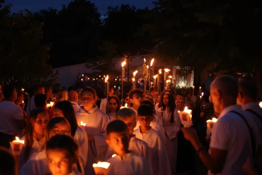 HODOČAŠĆE U VOĆIN: Euharistijskim slvljem i zavjetnom procesijom proslavljena Nebeska Majka