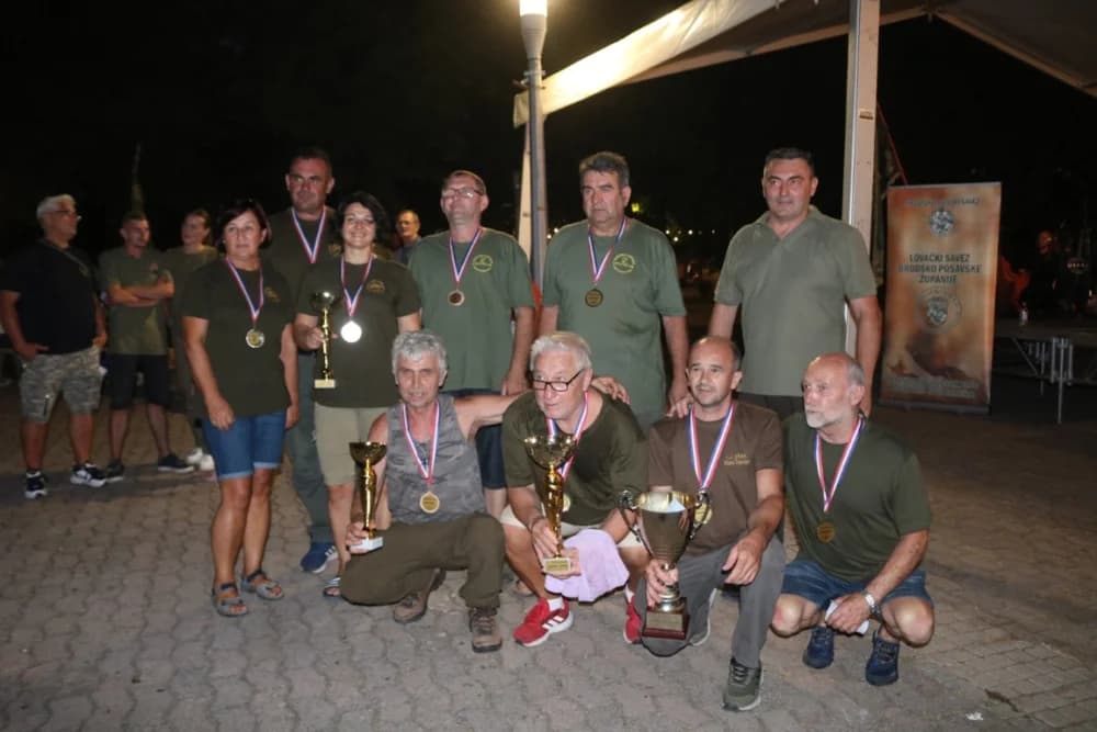 Lovci Starog Topolja skuhali najbolji lovački čobanac ispred ekipa iz Velike Kopanice i Starog Petrovog Sela