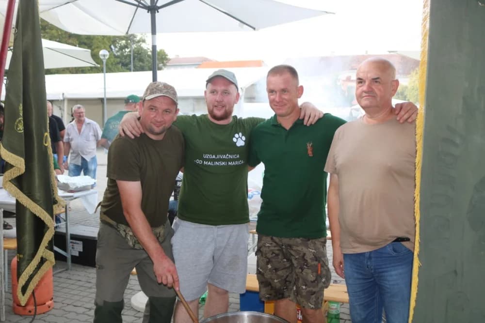 Lovci Starog Topolja skuhali najbolji lovački čobanac ispred ekipa iz Velike Kopanice i Starog Petrovog Sela