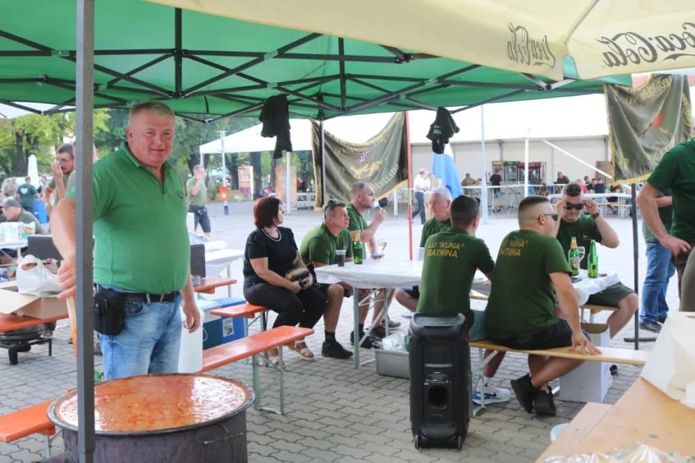 Lovci Starog Topolja skuhali najbolji lovački čobanac ispred ekipa iz Velike Kopanice i Starog Petrovog Sela