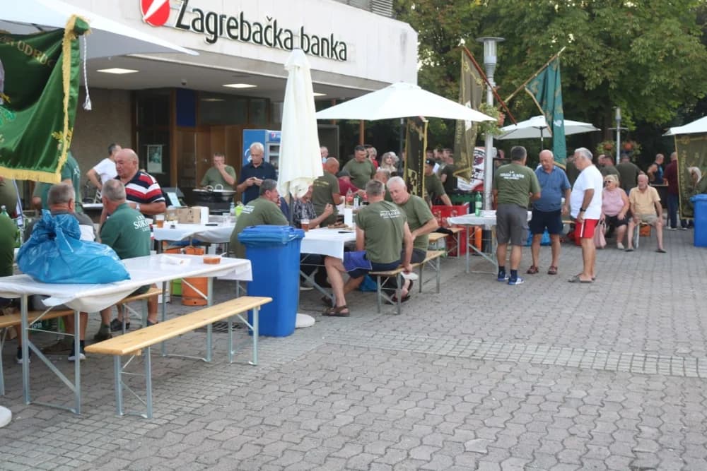 Lovci Starog Topolja skuhali najbolji lovački čobanac ispred ekipa iz Velike Kopanice i Starog Petrovog Sela