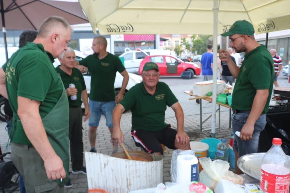 Lovci Starog Topolja skuhali najbolji lovački čobanac ispred ekipa iz Velike Kopanice i Starog Petrovog Sela