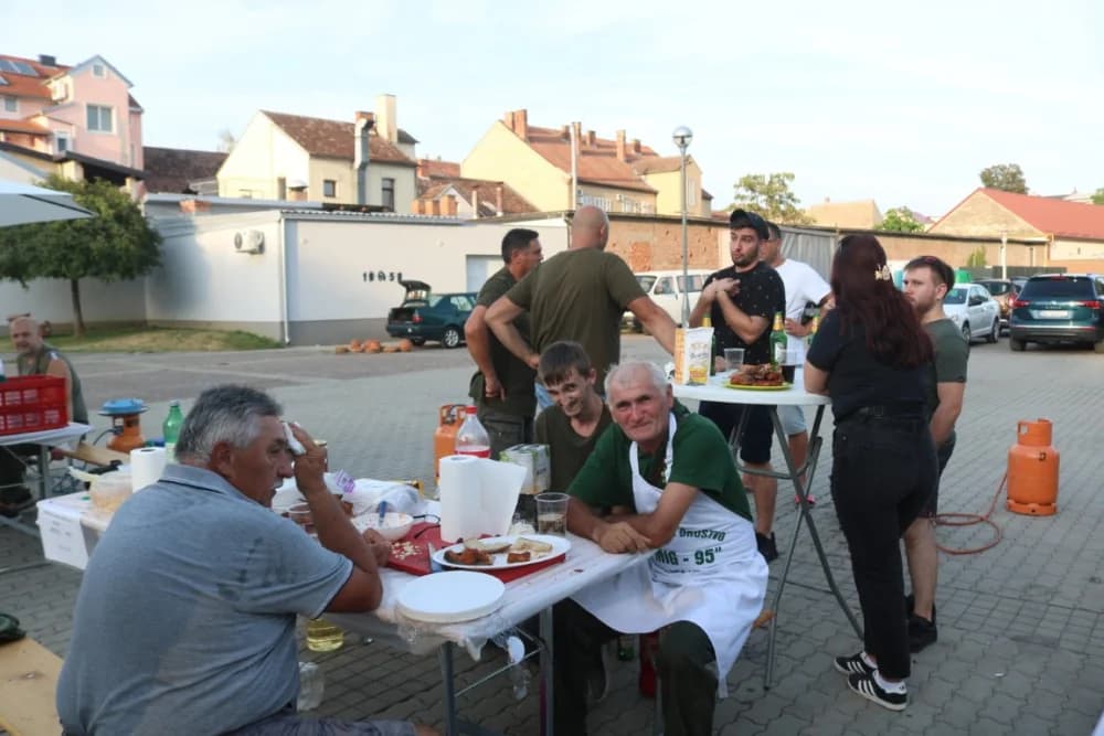 Lovci Starog Topolja skuhali najbolji lovački čobanac ispred ekipa iz Velike Kopanice i Starog Petrovog Sela