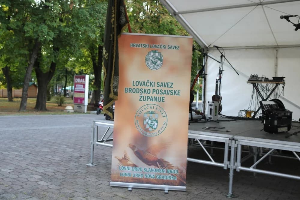 Lovci Starog Topolja skuhali najbolji lovački čobanac ispred ekipa iz Velike Kopanice i Starog Petrovog Sela