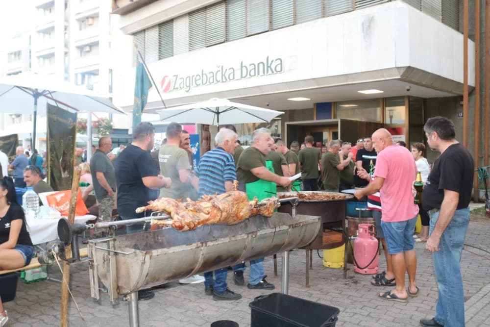 Lovci Starog Topolja skuhali najbolji lovački čobanac ispred ekipa iz Velike Kopanice i Starog Petrovog Sela