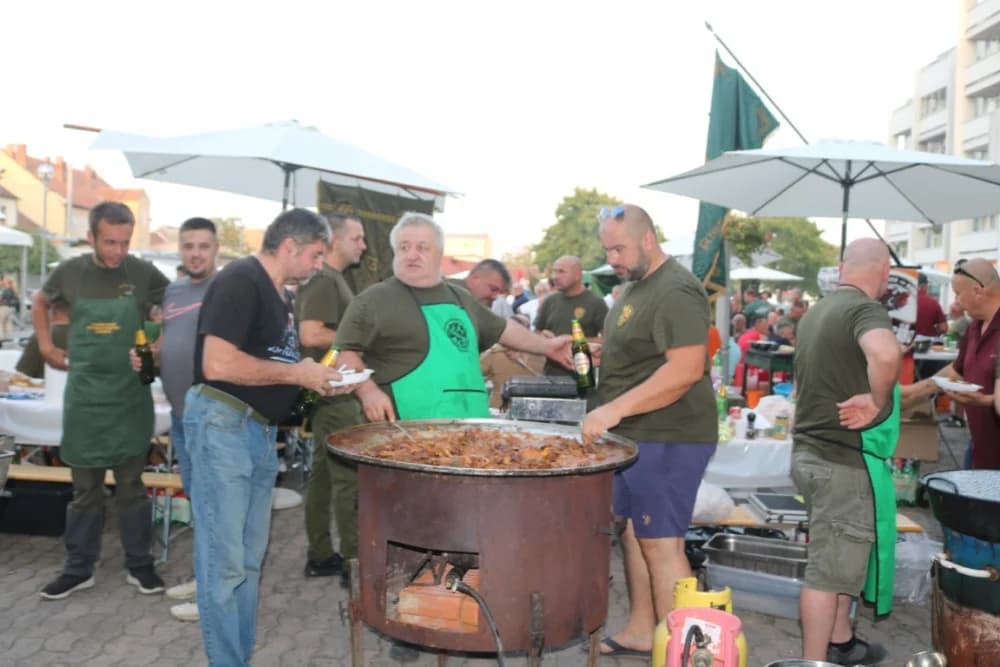 Lovci Starog Topolja skuhali najbolji lovački čobanac ispred ekipa iz Velike Kopanice i Starog Petrovog Sela