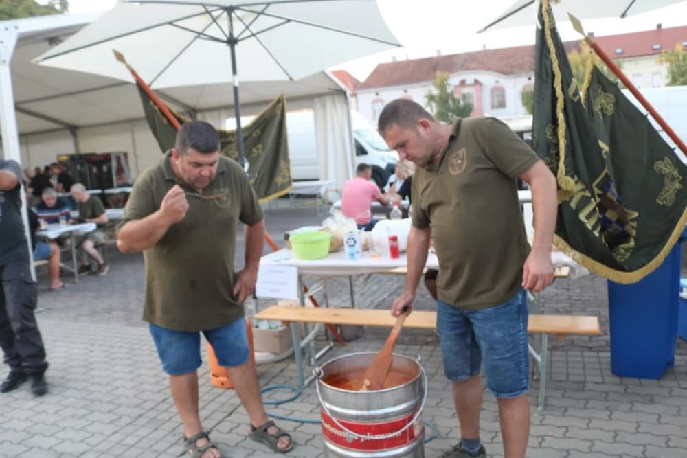 Lovci Starog Topolja skuhali najbolji lovački čobanac ispred ekipa iz Velike Kopanice i Starog Petrovog Sela
