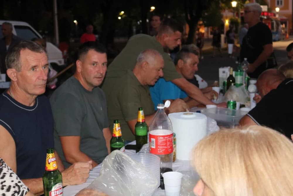 Lovci Starog Topolja skuhali najbolji lovački čobanac ispred ekipa iz Velike Kopanice i Starog Petrovog Sela