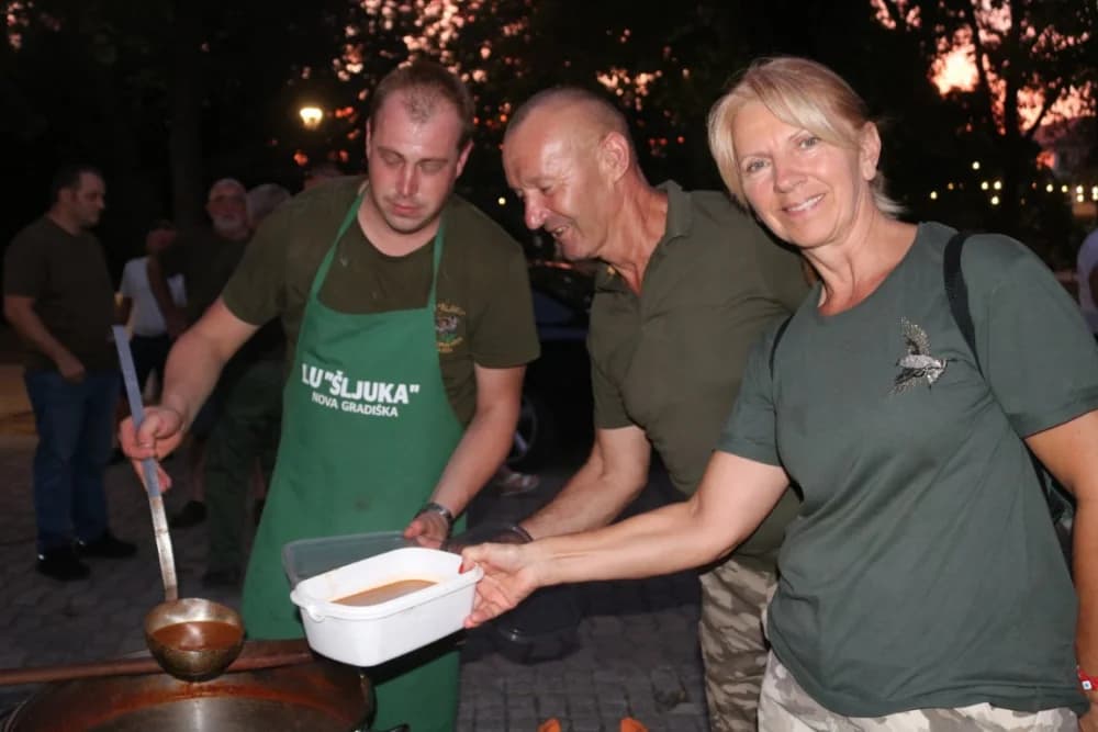 Lovci Starog Topolja skuhali najbolji lovački čobanac ispred ekipa iz Velike Kopanice i Starog Petrovog Sela