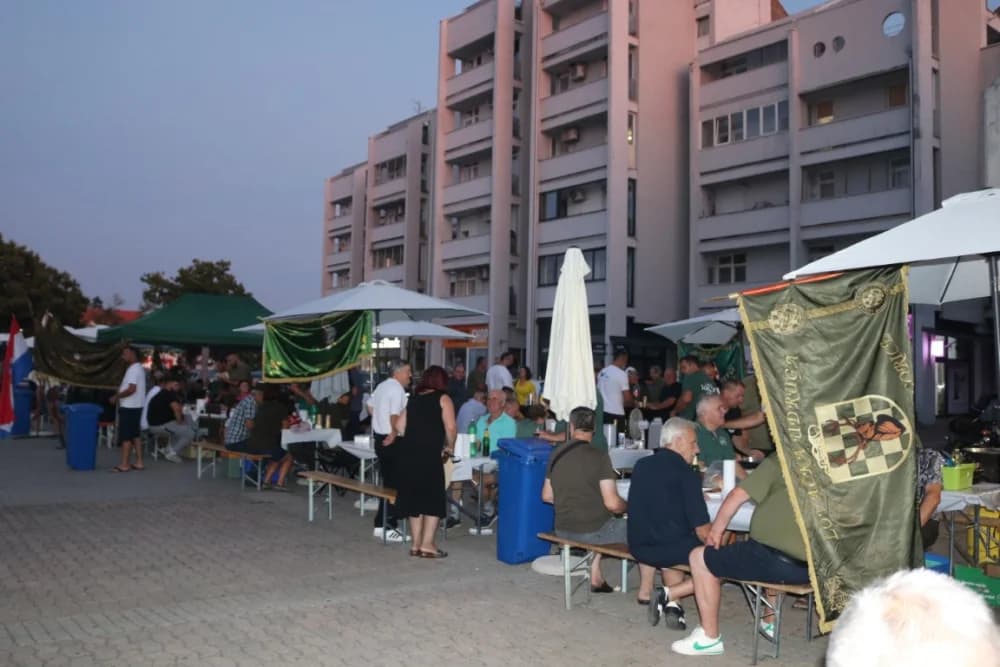 Lovci Starog Topolja skuhali najbolji lovački čobanac ispred ekipa iz Velike Kopanice i Starog Petrovog Sela
