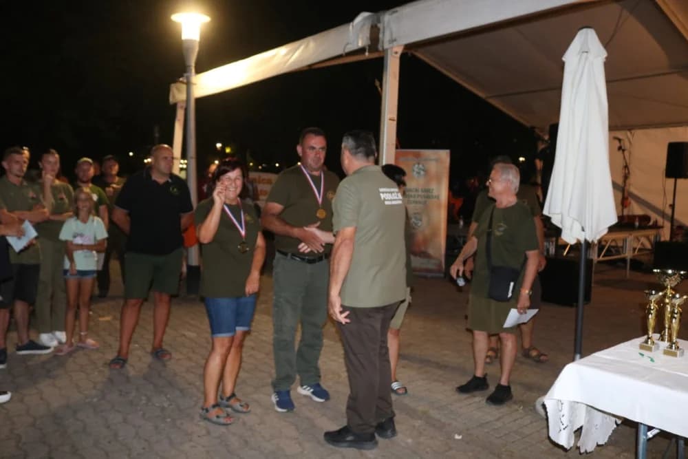 Lovci Starog Topolja skuhali najbolji lovački čobanac ispred ekipa iz Velike Kopanice i Starog Petrovog Sela