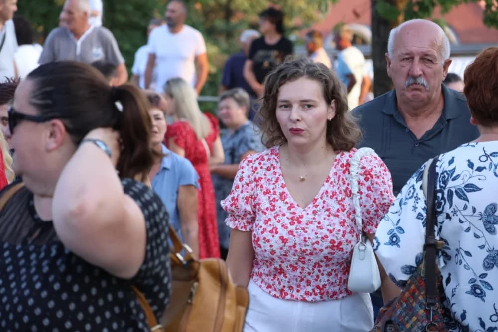 (VELIKA FOTOGALERIJA) Mnoštvo vjernika proslavilo Gospu od suza u Pleternici: „Suze Marijine su svete, a svaka prolivena suza je molitva i vapaj“
